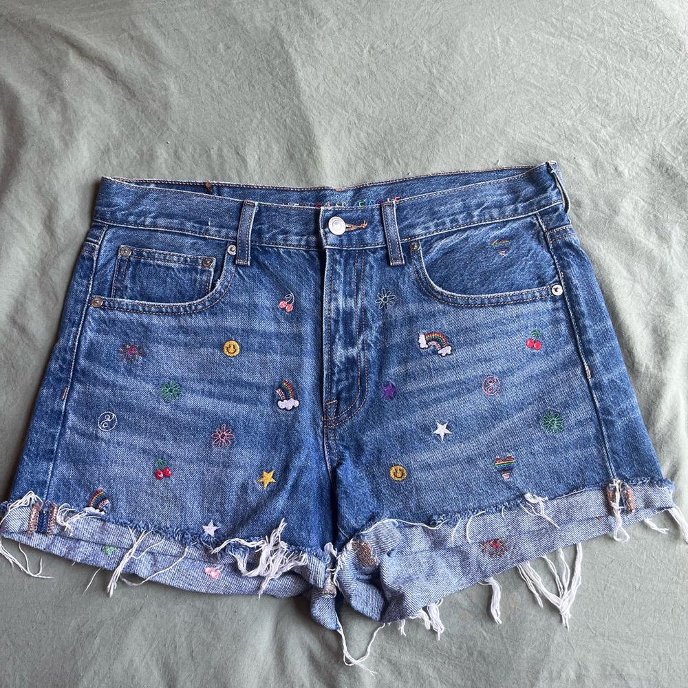 American Eagle Outfitters Embroidered Denim Shorts — Size 6!!